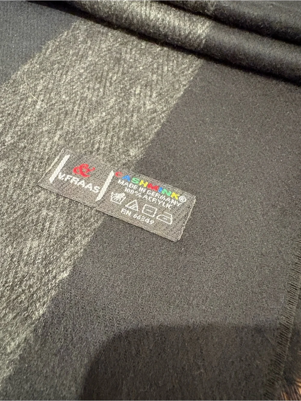 N/A cashmik black