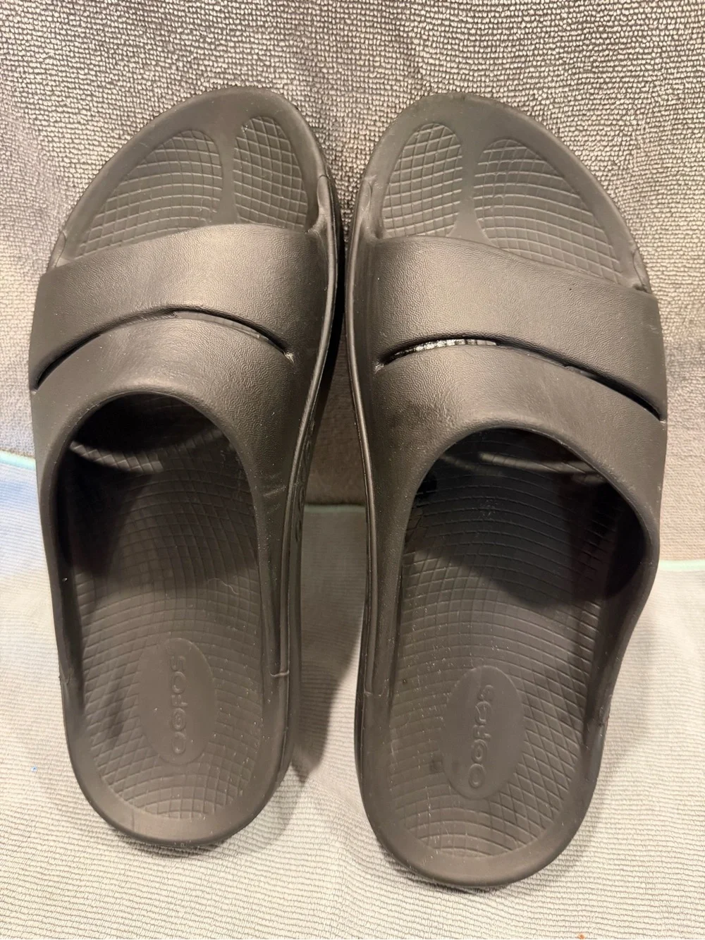 OOFOS Black Men's Recovery Slide Sandals