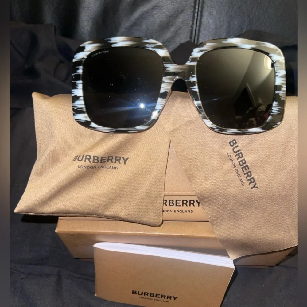 Burberry Penelope BE4363F 397887 Sunglasses Women's White/BlK/DRK Grey 55mm NEW