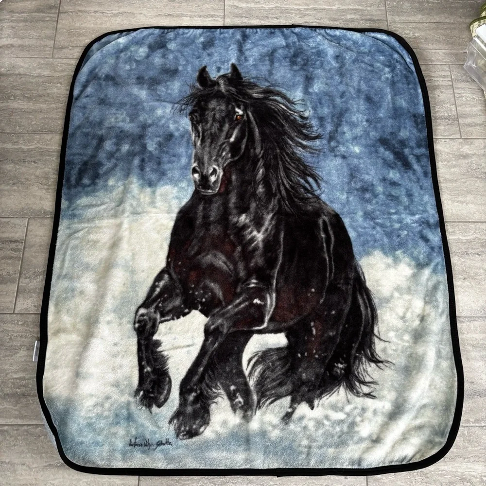 Black Horse Print Throw Blanket‎