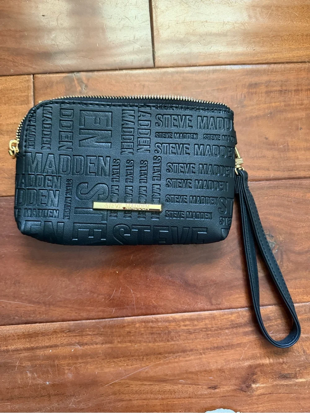 Steve Madden compact wristlet