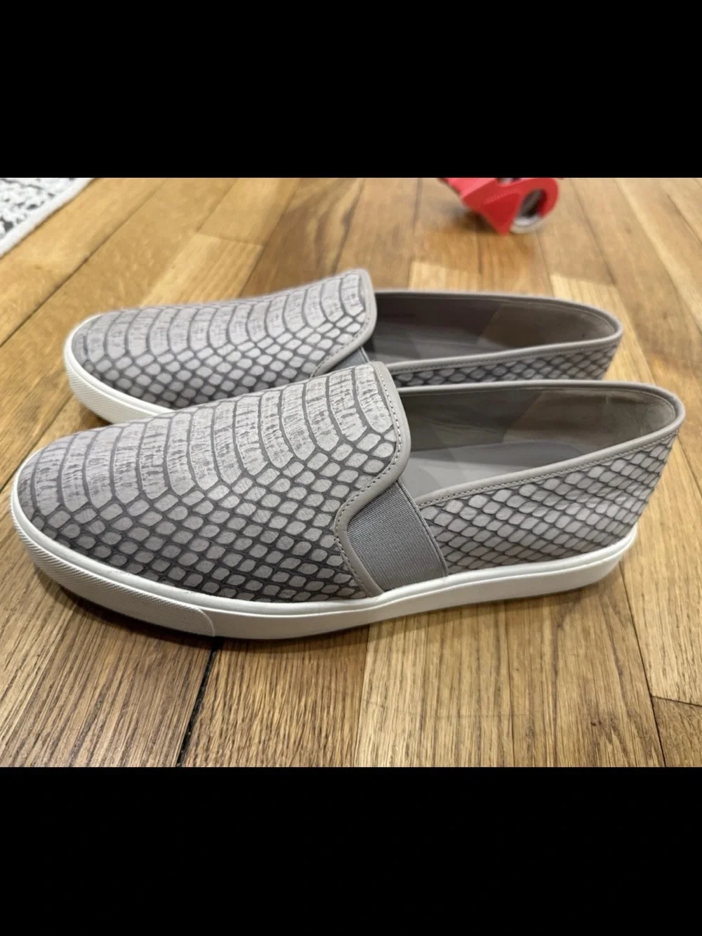 Vince grey tan