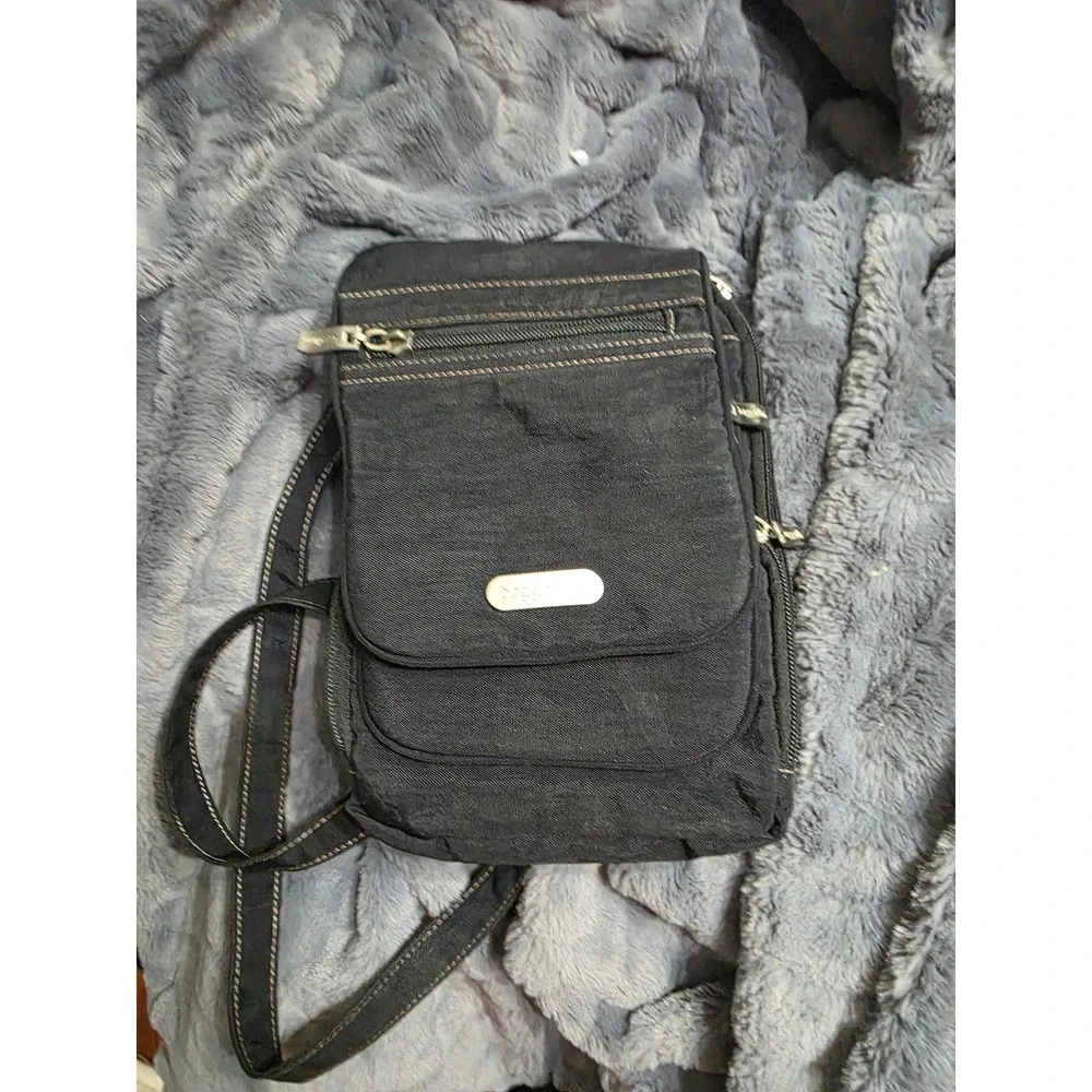 Baggallini Black Nylon Crossbody Travel Bag Multi Pocket Organizer Messenger