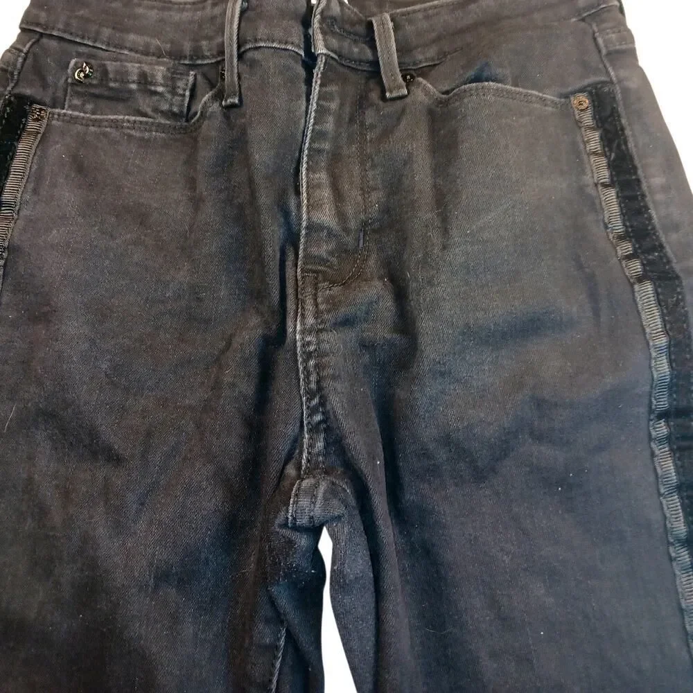 Denizen from Levis step out