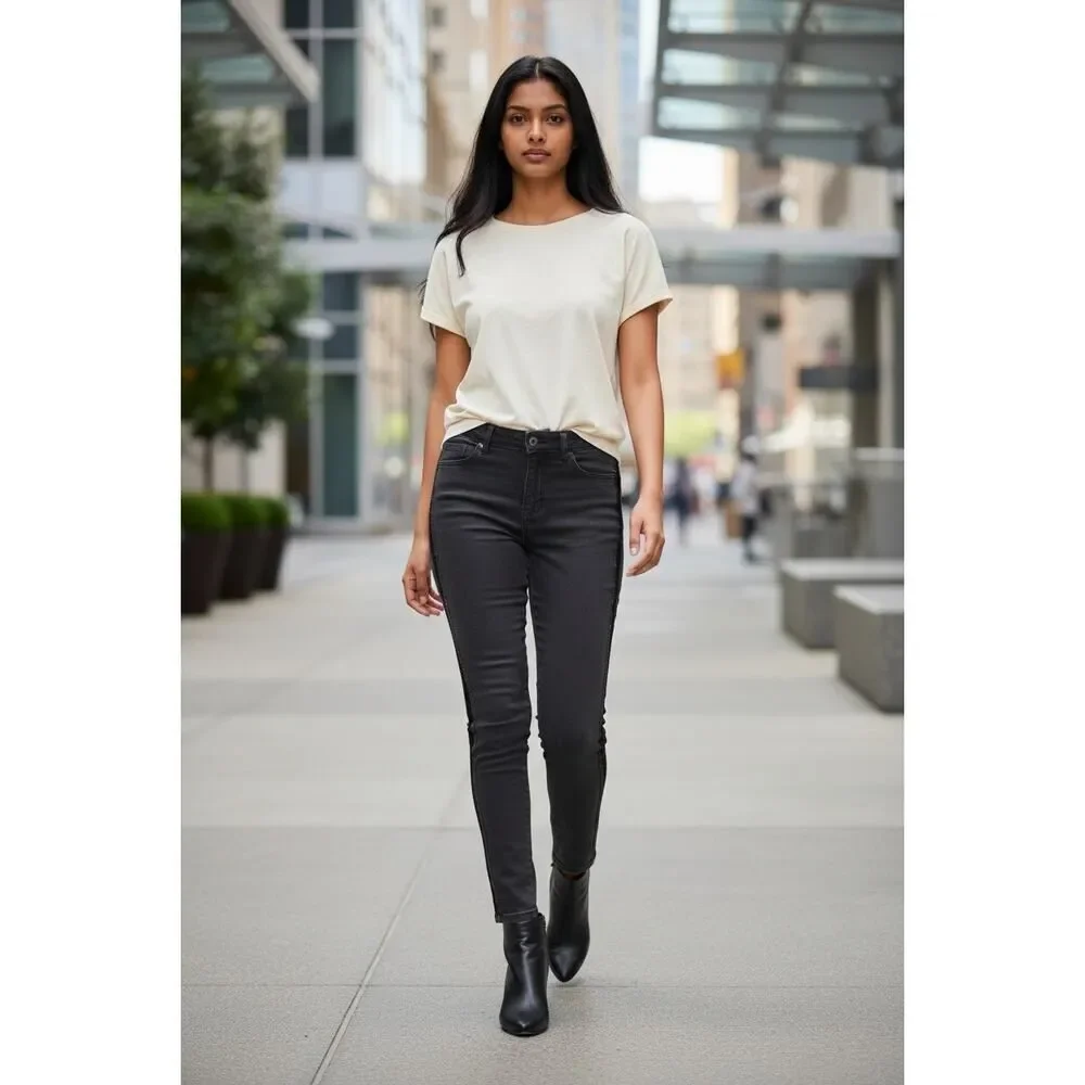 Denizen from Levis step out