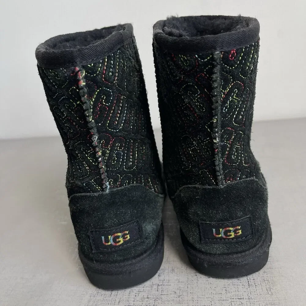 Ugg Classic II Logo Stitch Black Suede Shearling‎ Boots Girls Youth 3