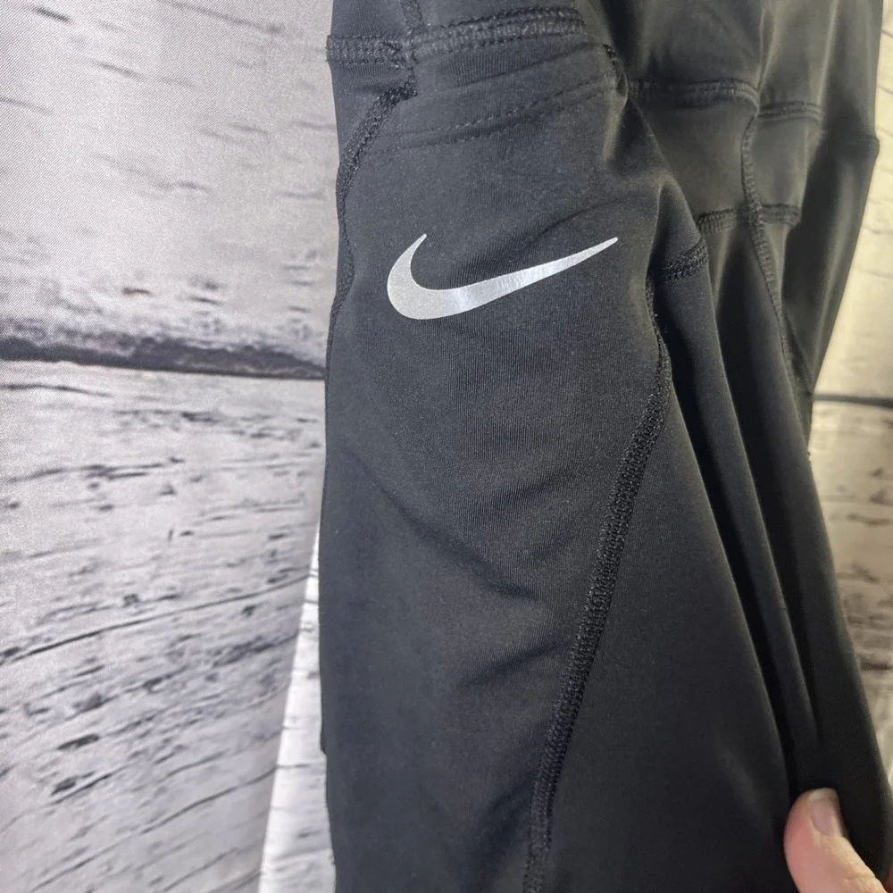 Nike cropped material activities