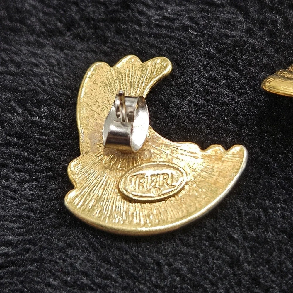 Trifari vintage crown