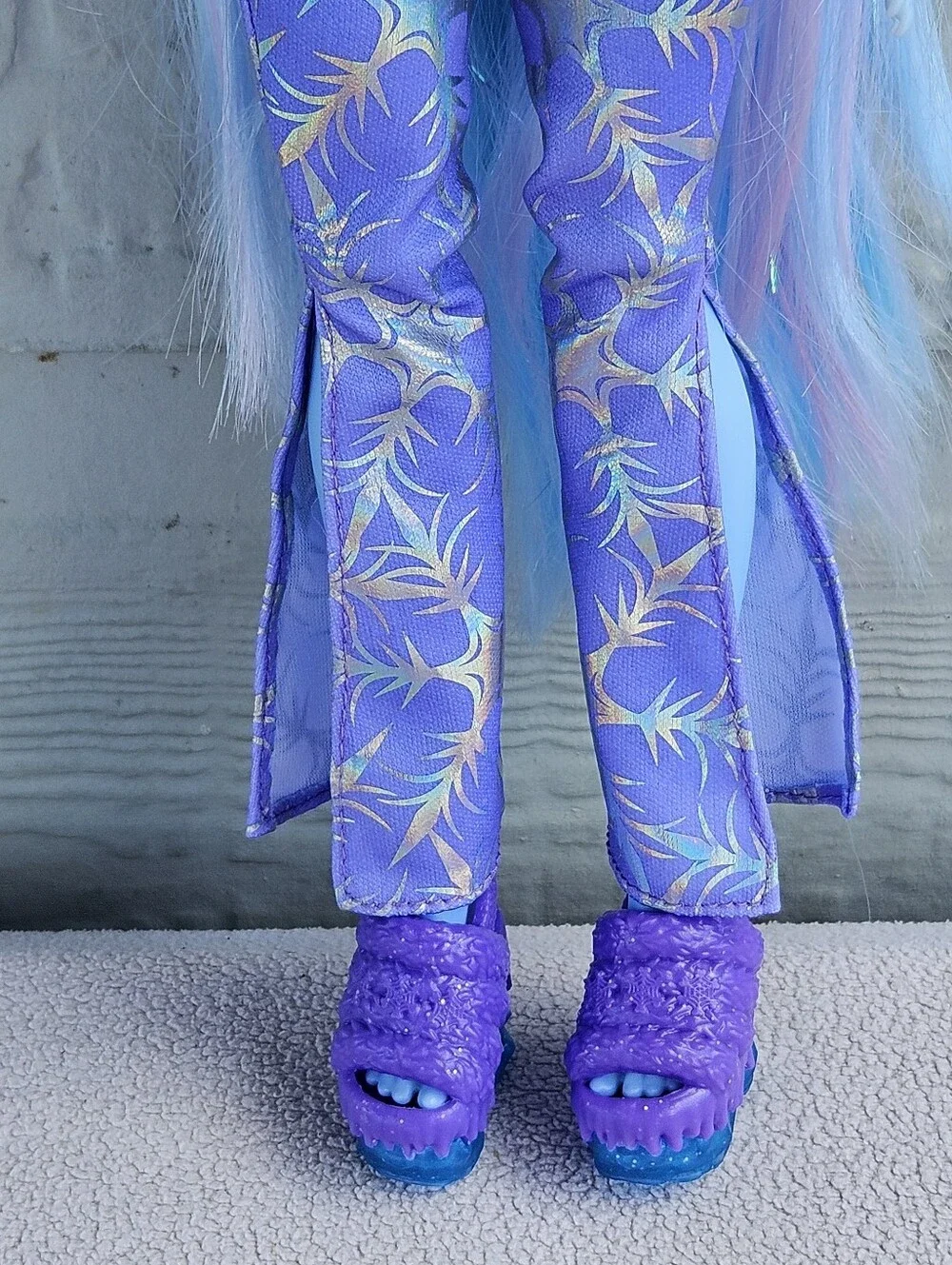 Monster High Abbey Bominable Yeti Fashion Doll Winter Snowflake 2023 Purple