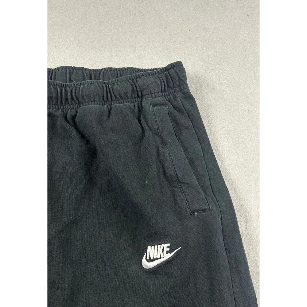 Nike sportswear club
