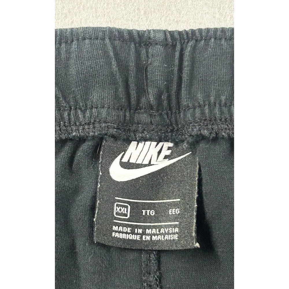 Nike sportswear club