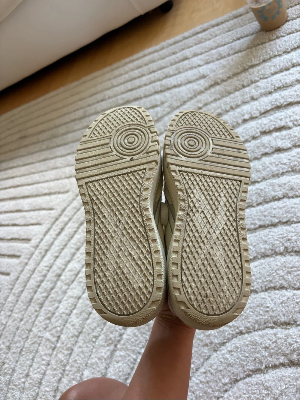 Reebok sneakers cream