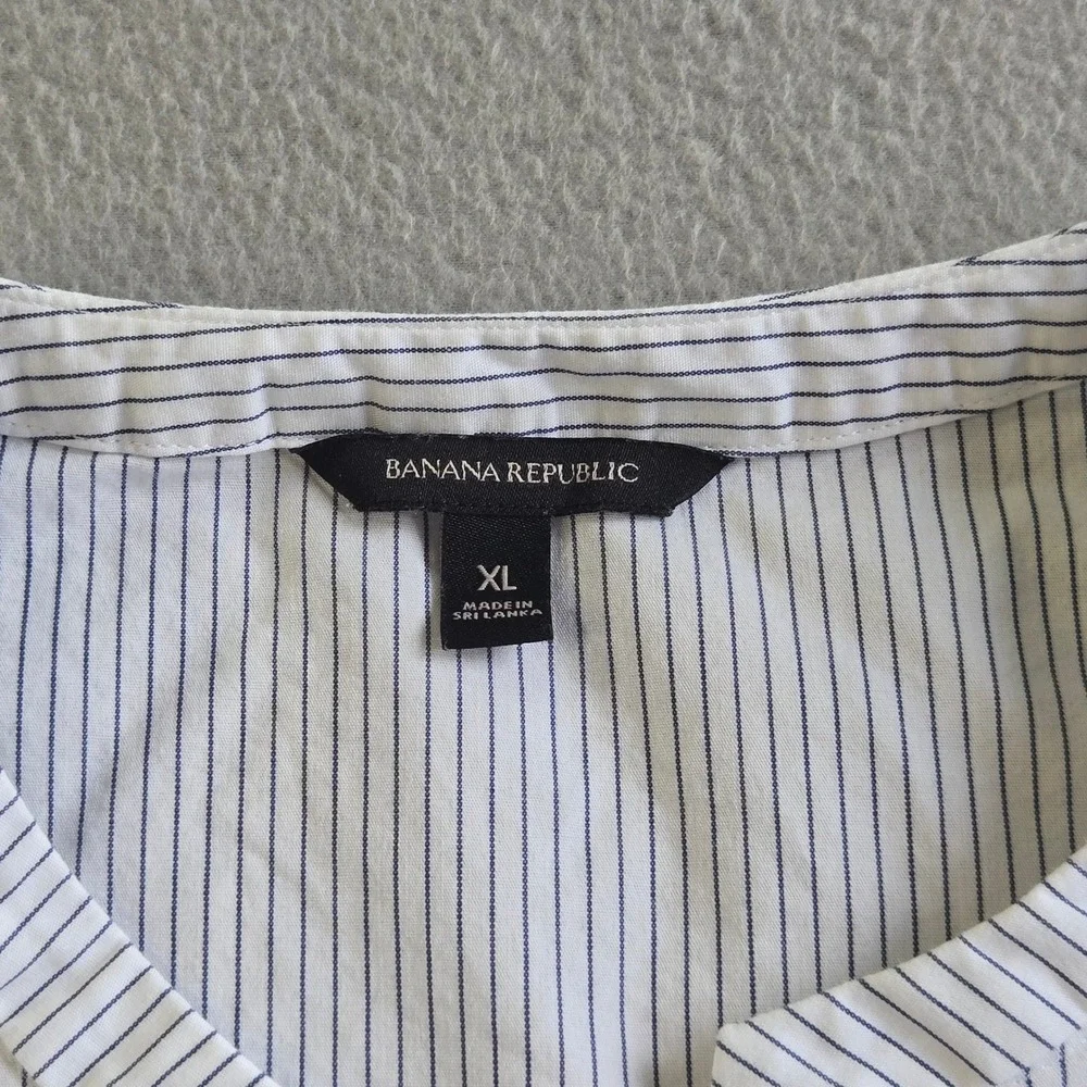 Banana Republic split neck