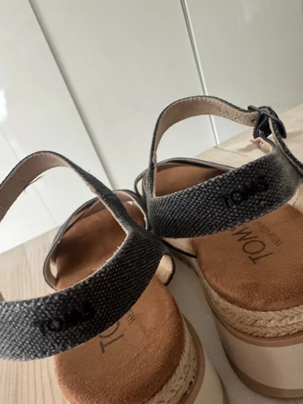 Toms crisscross fabric