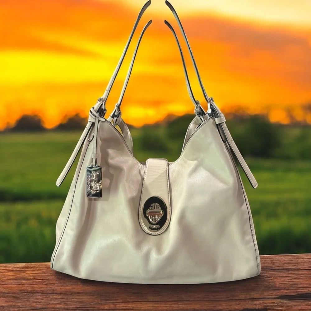 Coach Cream and Gold Hobo Bag with BUTTER SOFT LUXURIOUS LEATHER VERY CLASSY