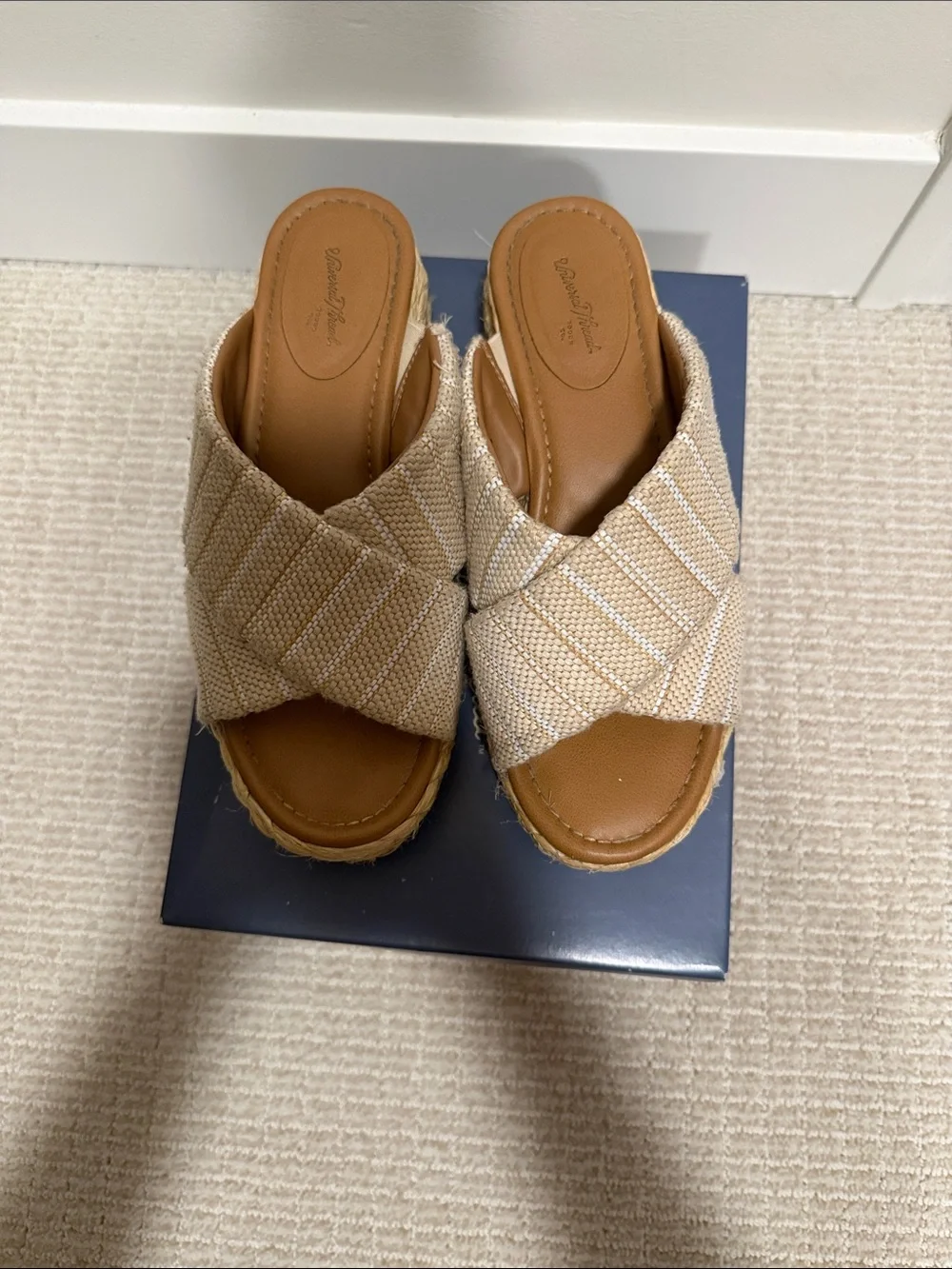 Universal Thread crisscross woven