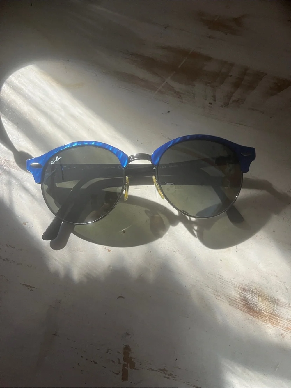 Ray-Ban Men’s Blue Round Sunglasses with Dark Lenses