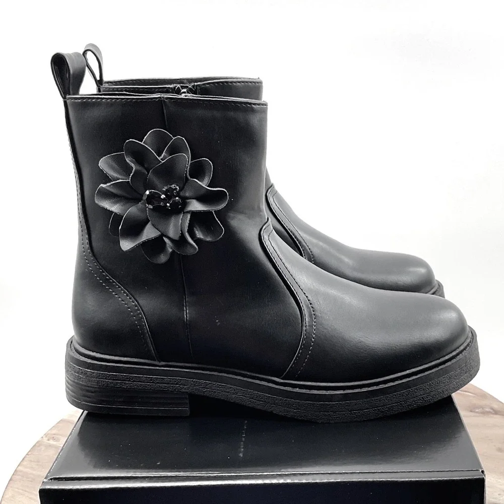 Steve Madden tab durable