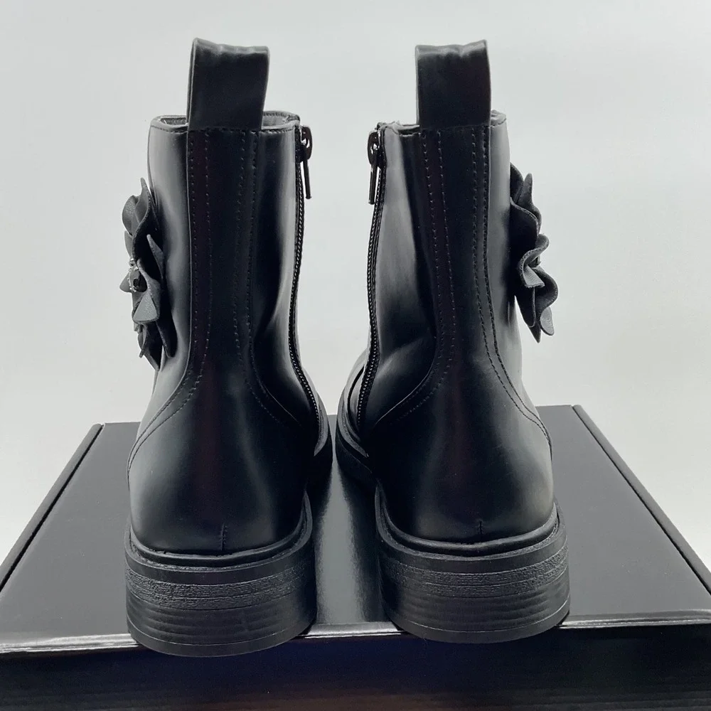 Steve Madden round brand
