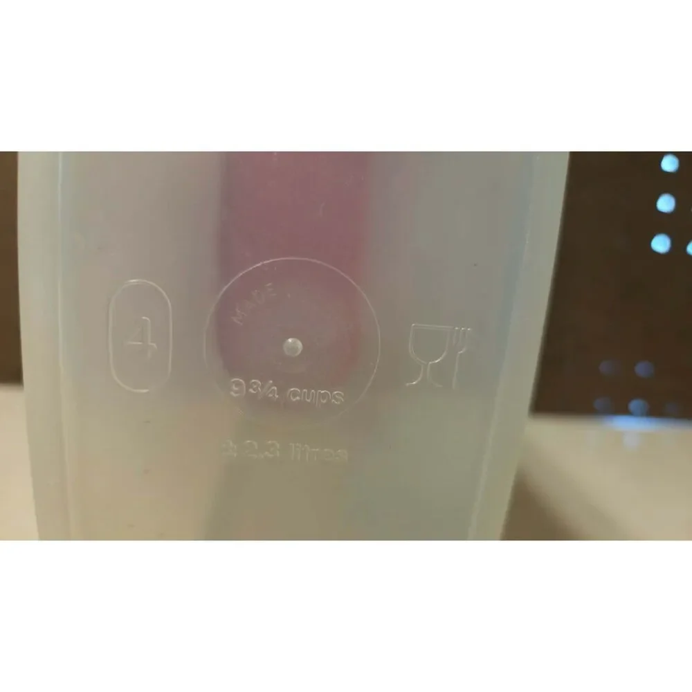 Tupperware container 1614
