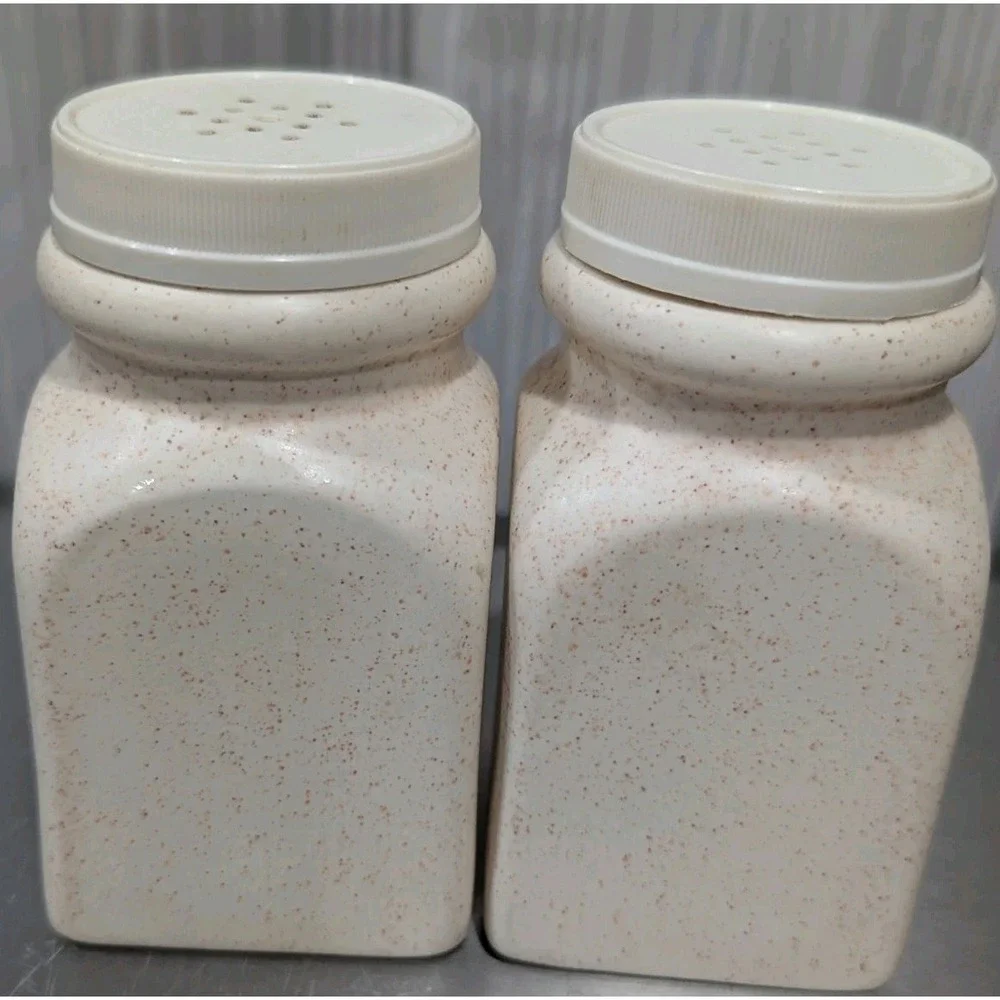 Vintage‎ Homemade Ceramic Salt And Pepper Shakers With Flower Bouquet