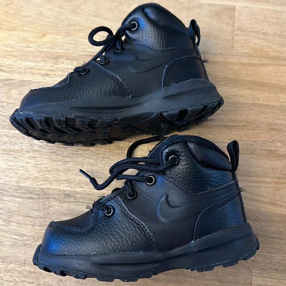 NIKE Manoa sneaker boots