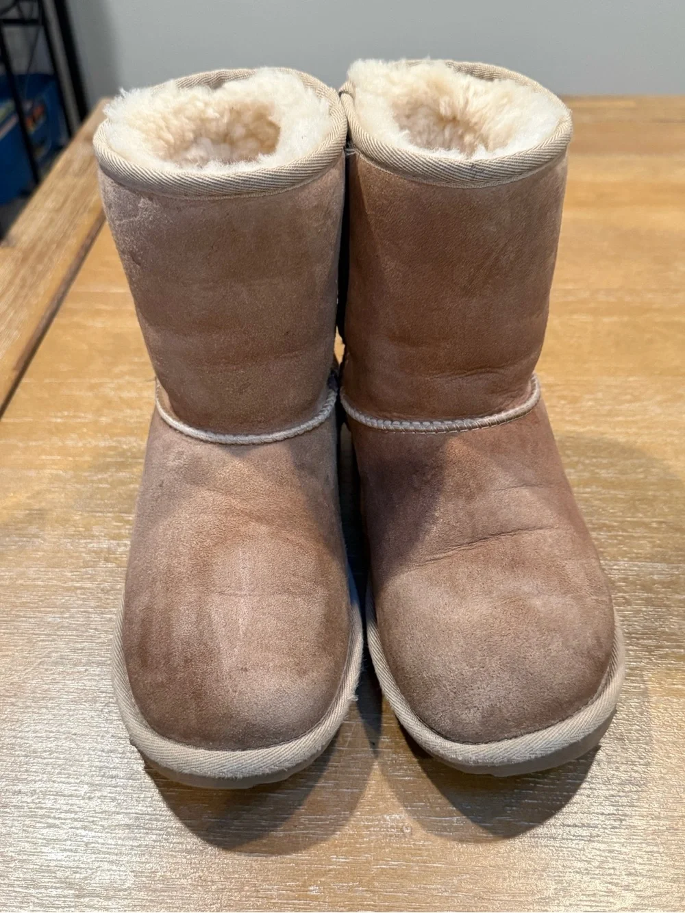 UGG Youth Classic Short Sheepskin Boot Beige Sz US 3 EU 35
