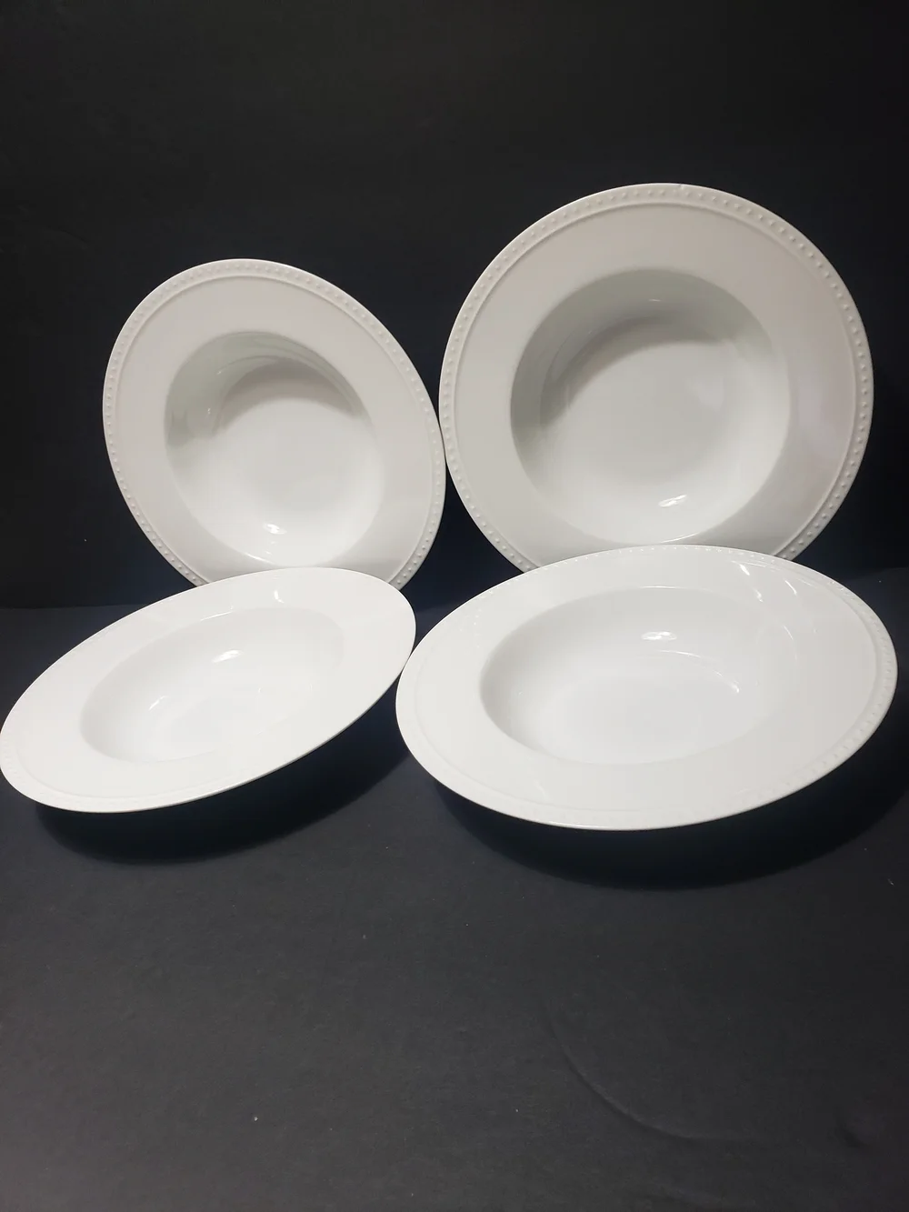 Set Of 4 CRATE & BARREL  *Staccato* Rimmed Soup Bowls