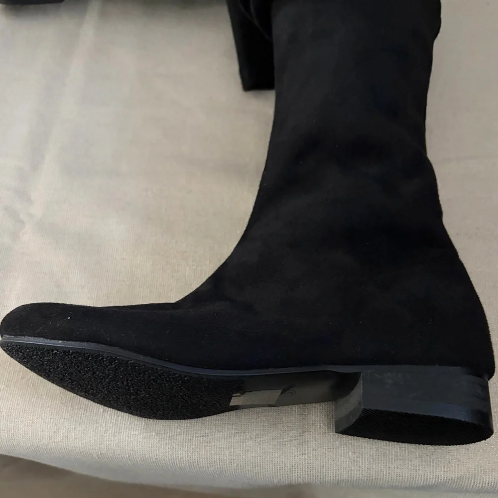 Elegant Black Knee-High Boots