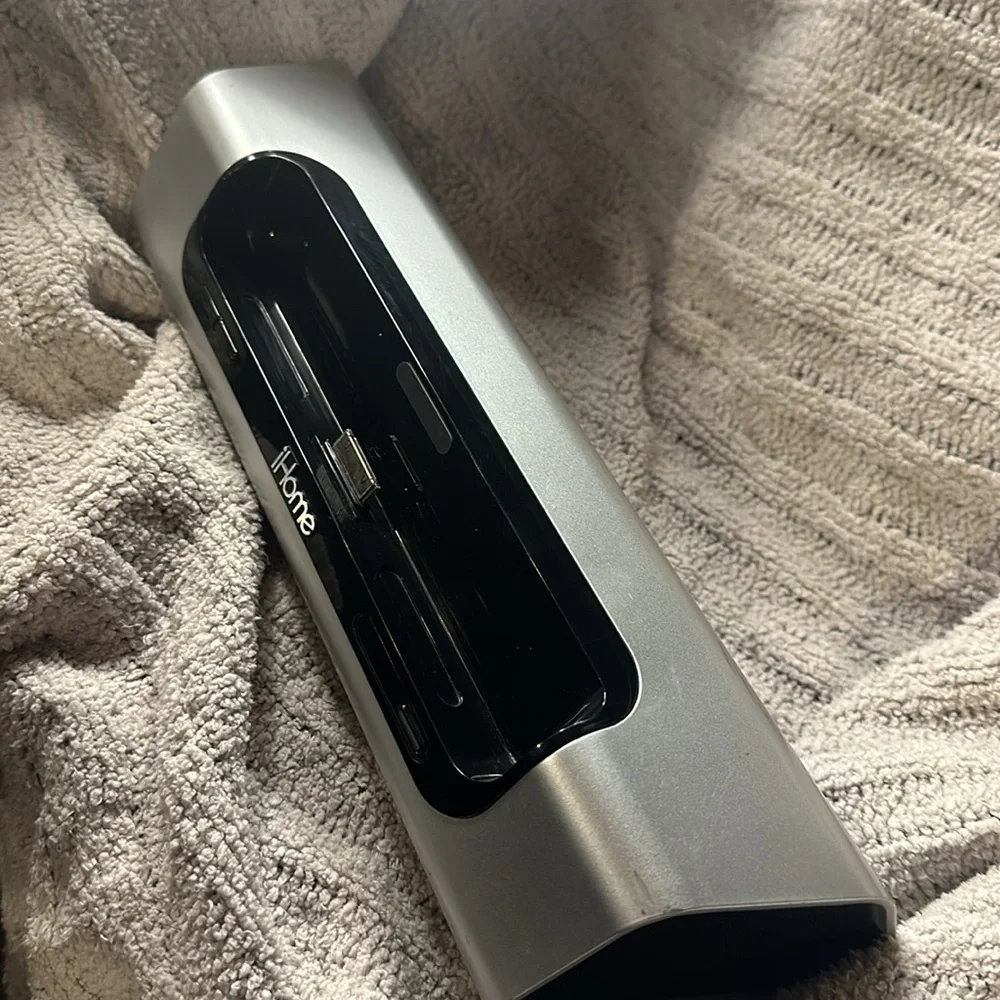 Apple iPhone ihome speaker with wall plug minor scratches - preowned SEE PICS