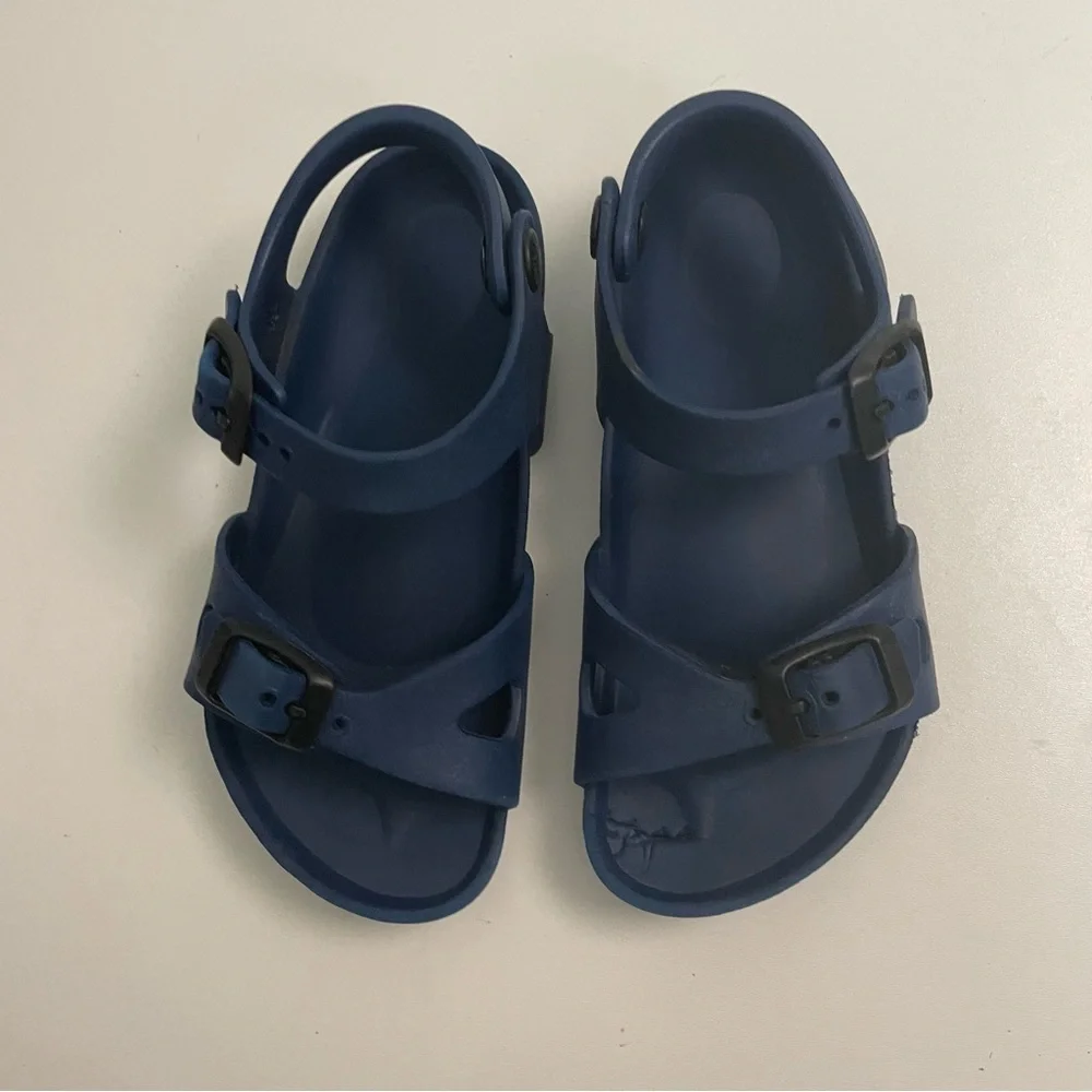 Birkenstock left good indentations