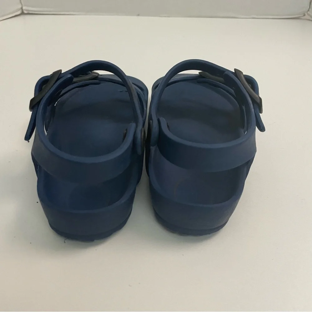 Birkenstock signs buckles picture