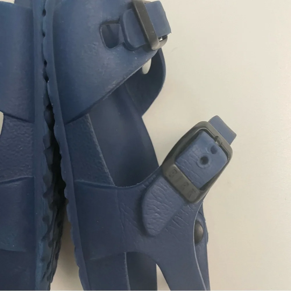 Birkenstock color signs