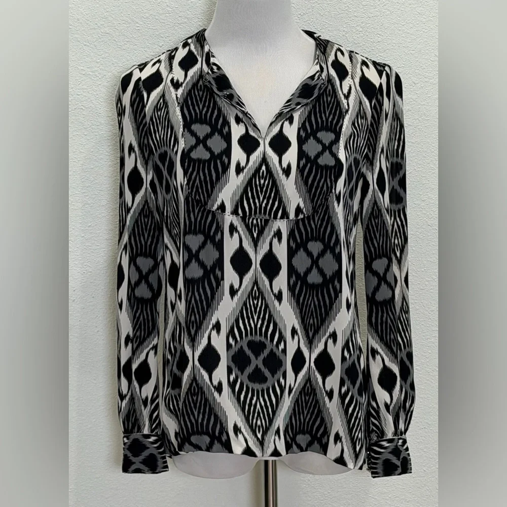 *AS‎ IS* Tory Burch Women’s 100% Silk Blouse Top 6 Black White Ikat Long Sleeve
