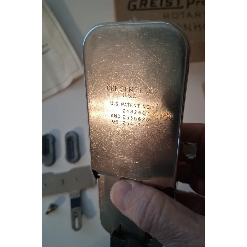 Greist rotary buttonholer