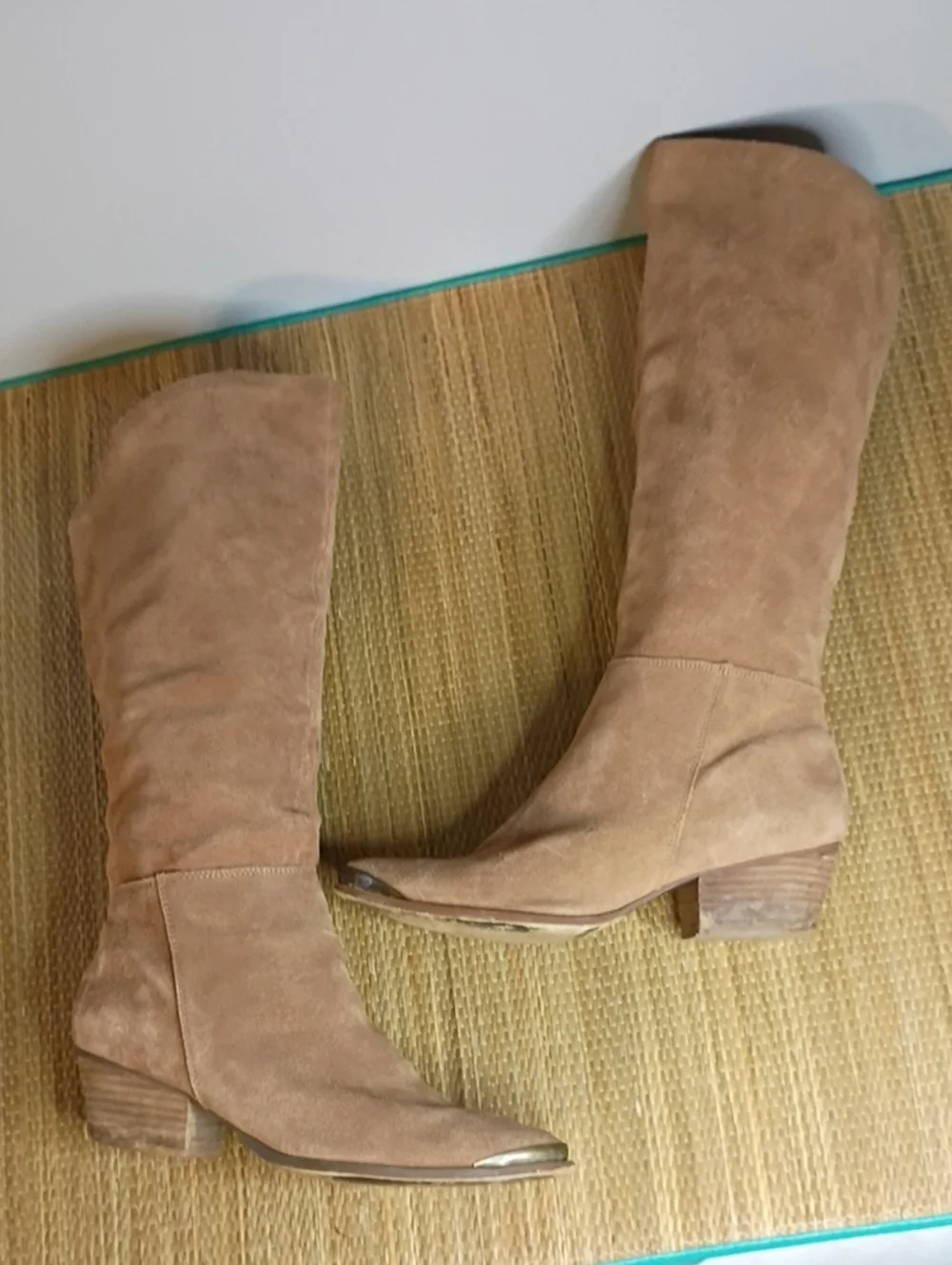 Chinese Laundry soft suede