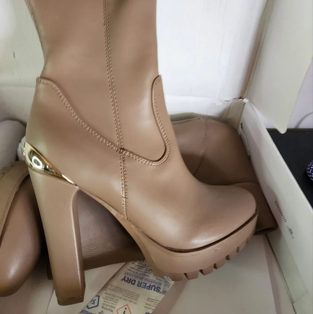 Guess stylish tan