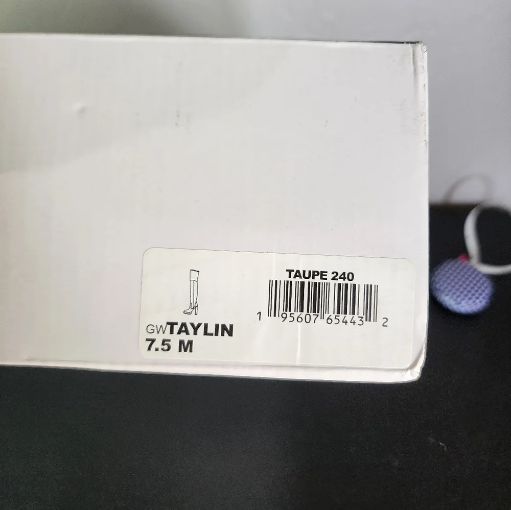 Guess stylish tan