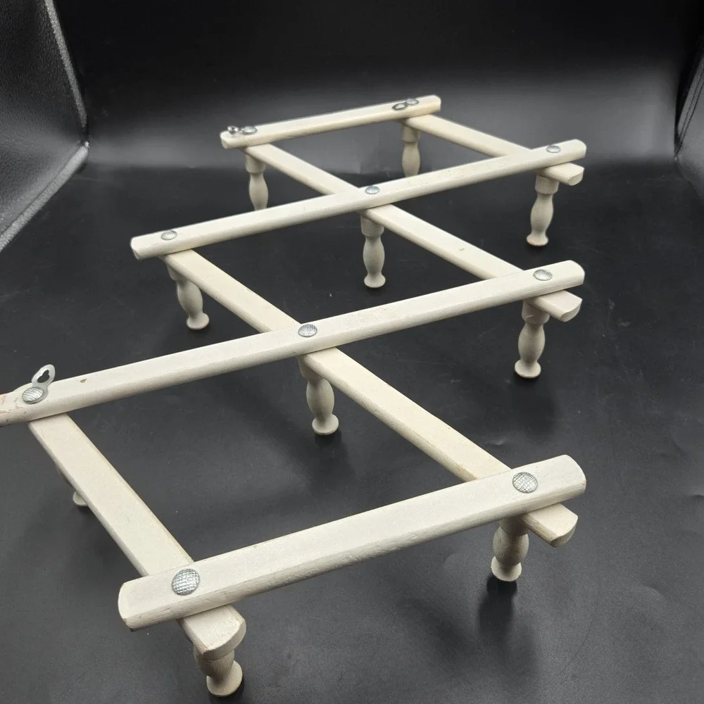 Vtg Hanging Expandable Wooden Accordion Peg Rack Mug Holder Coat Rack White Gold