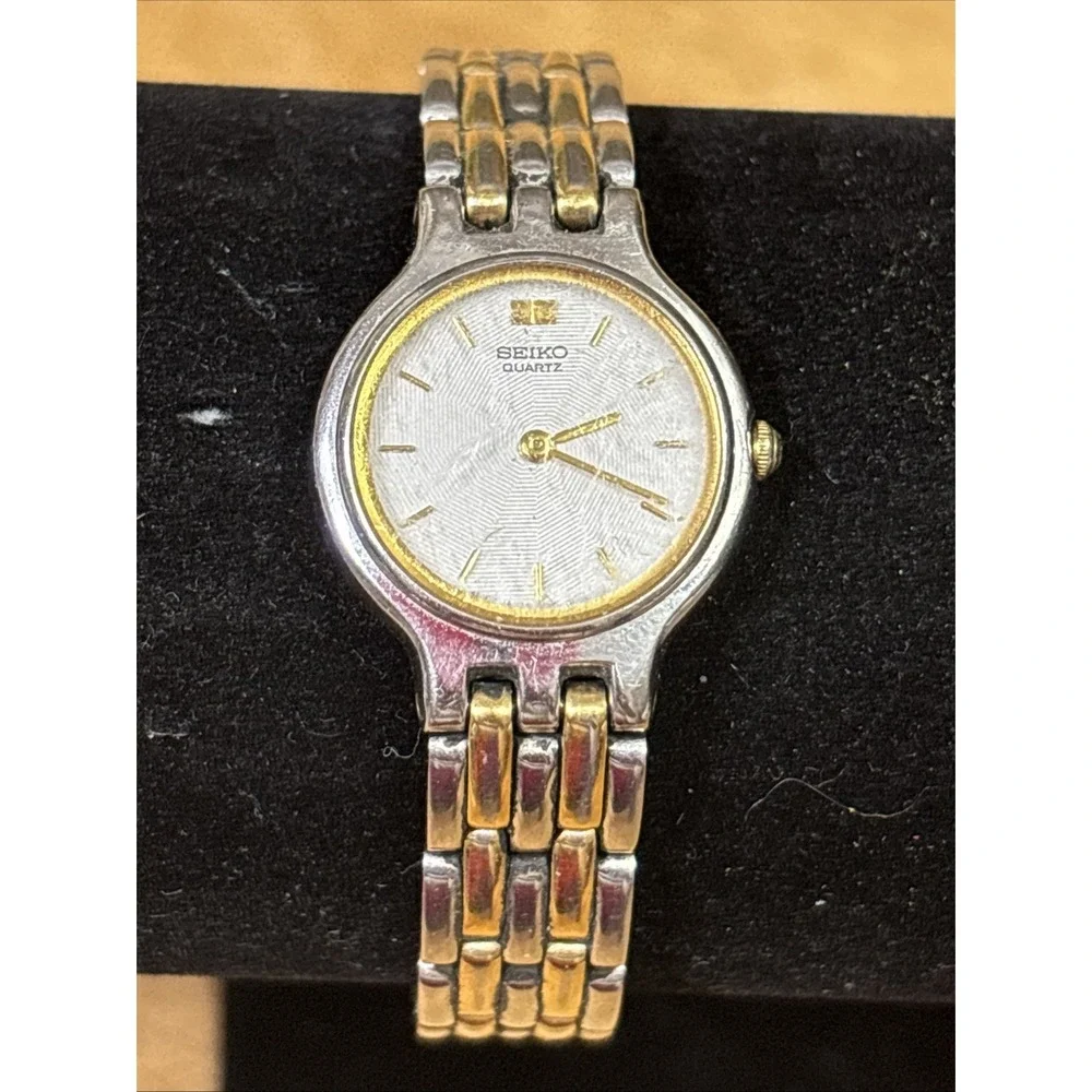 Vintage 1980s Seiko Quartz Ladies Dress Watch Needs New Battery