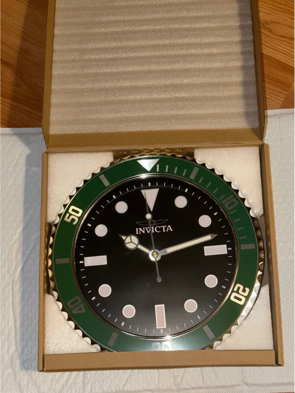 $129 INVICTA PRO DIVER BLACK FACE WITH GREEN TRIM 12” WALL