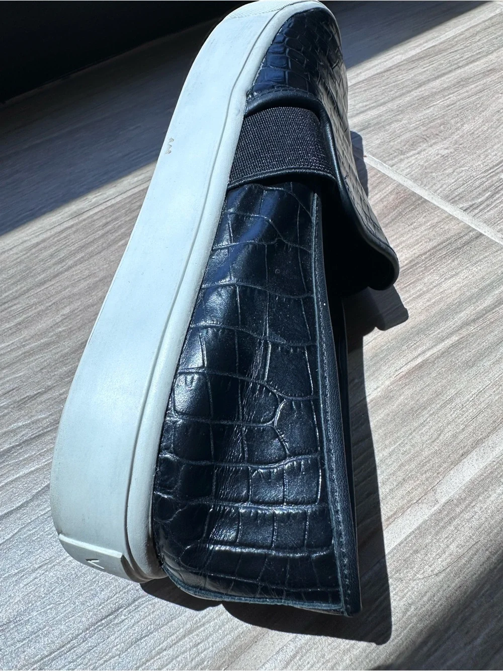 Vince sleek croc
