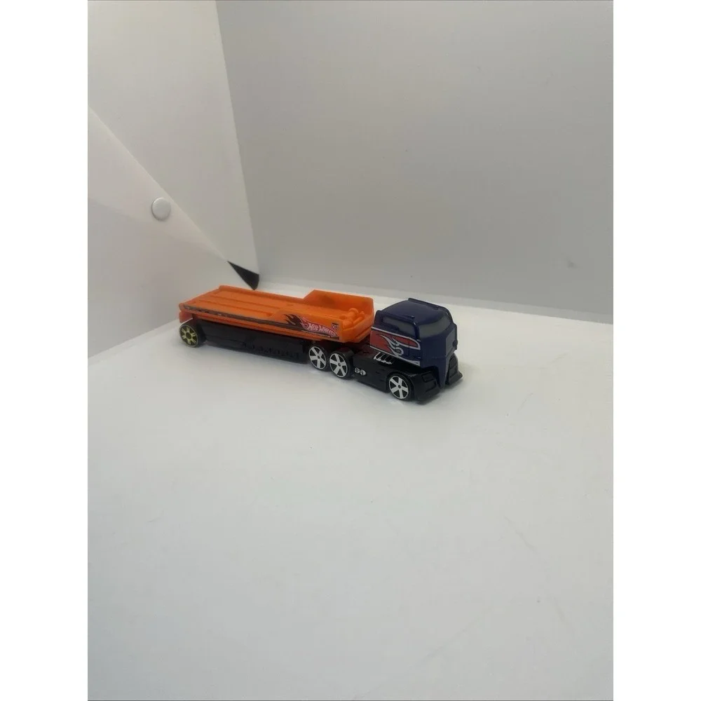HOT‎ WHEELS Semi Truck Flat Bed  MATTEL RETRO  2006 Vehicle Carrier Toy Cars
