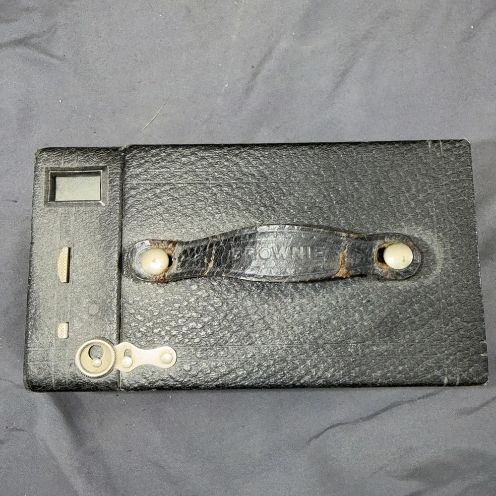 Eastman Kodak No. 2aModel C Rainbow Hawk-Eye Box Camera Black 116 Film With Case