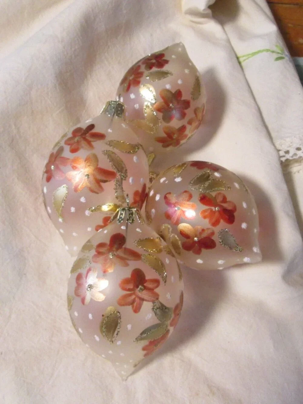 vtg elegant lot of 4 teardrop handpainted glitter hand blown ornaments lot of 4