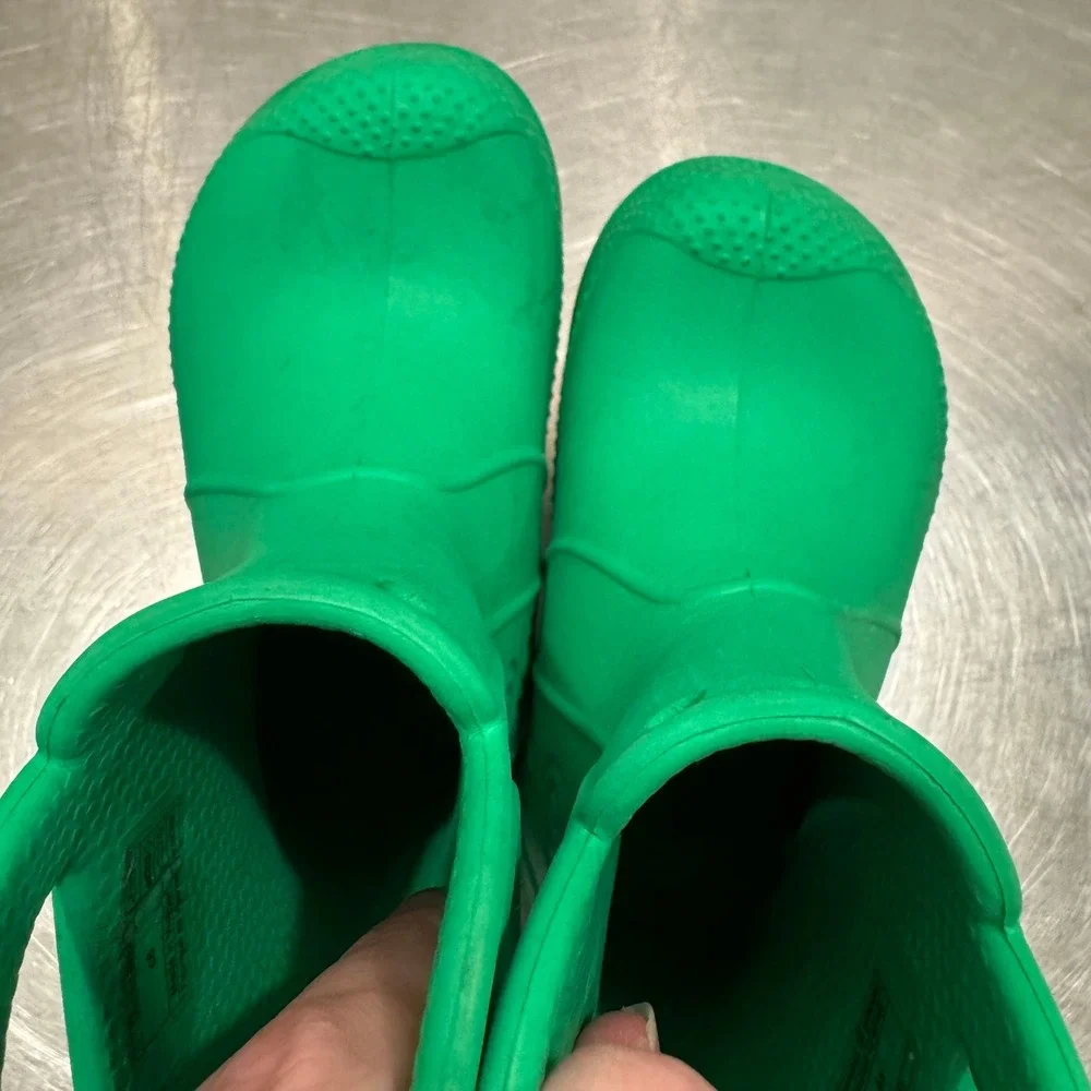 CROCS green handle