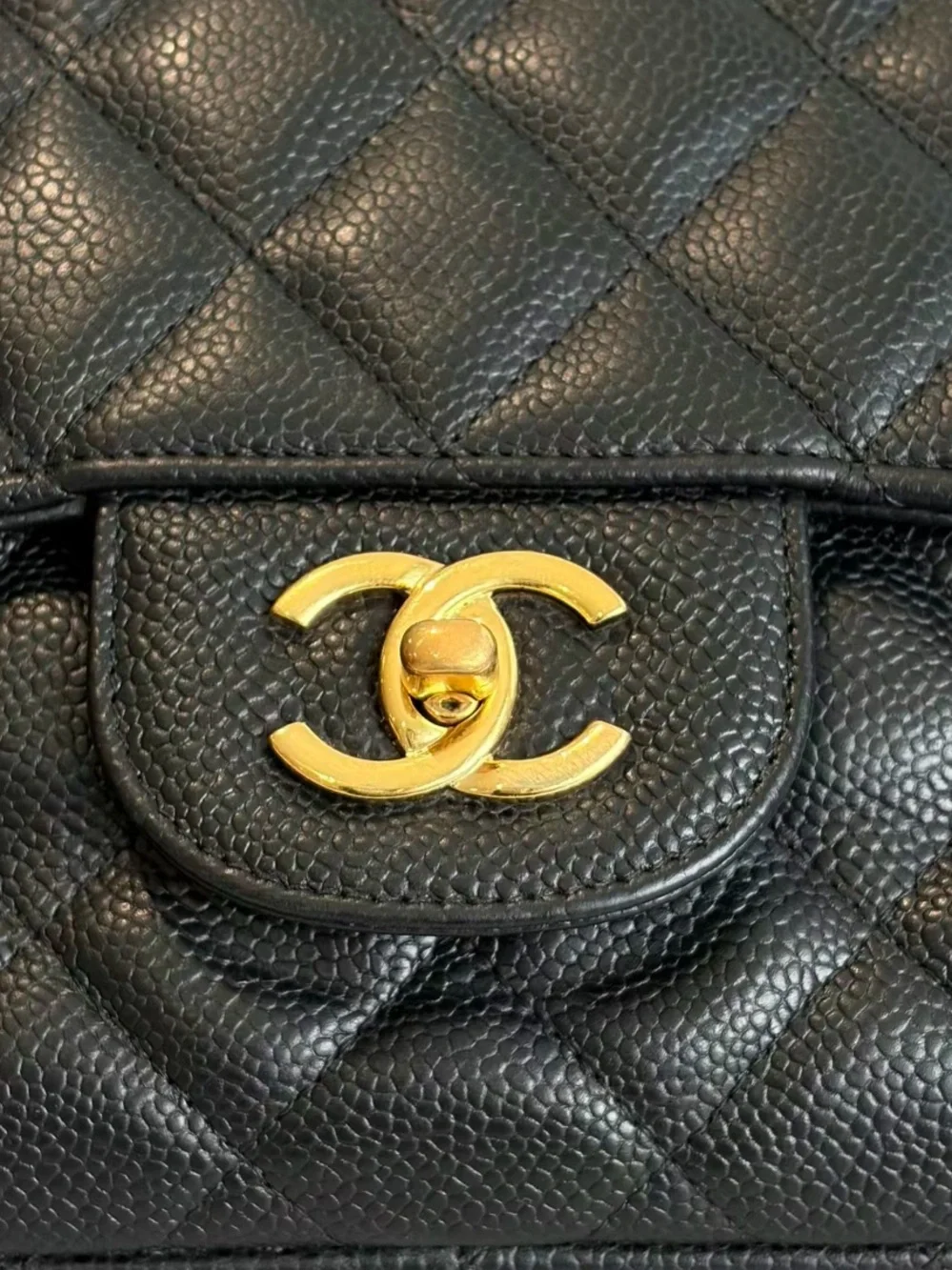 CHANEL JUMBO Single Flap CC Logo Caviar Chain Shoulder Bag
