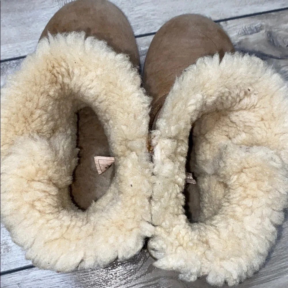Kirkland Signature Kid's Shearling Boot Size 4