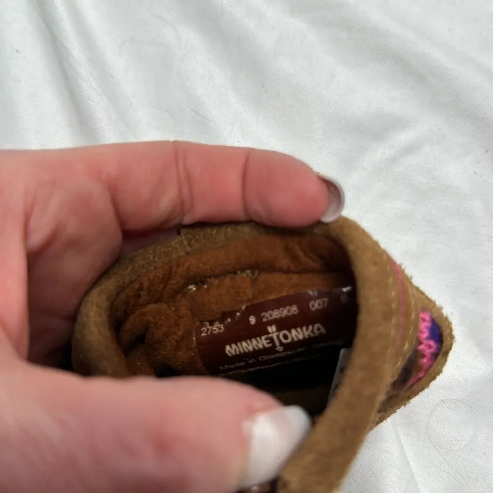 Minnetonka‎ Moccasin Leather Ankle Booties. Girl’s Size 9.