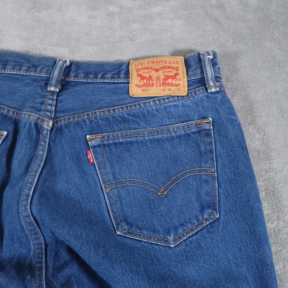 Levi's 501 Jeans Mens 36x30 (Fits 34x28) Blue‎ Button Fly Straight Leg Denim